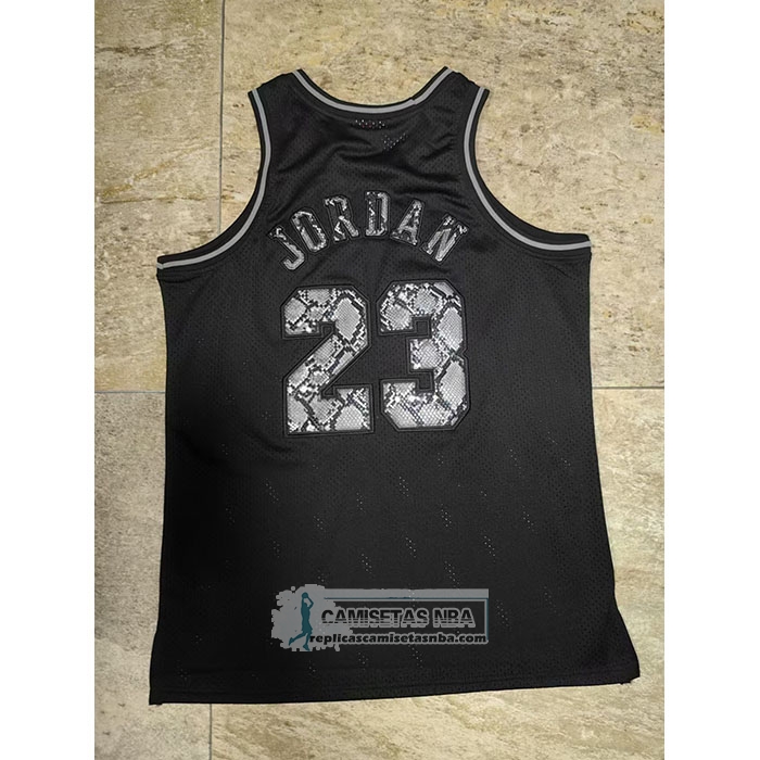 Camiseta Chicago Bulls Michael Jordan NO 23 Swingman Mitchell & Ness 1997-98 Negro